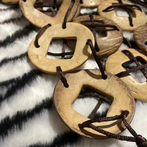 Beautiful Coconut Shell Woven Disc Medallion Tie Belt - Picture 5 of 7